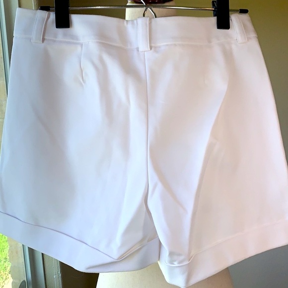 EUC Vince Camuto Dressy white cuff shorts stretch sz 4 front pockets - Picture 5 of 7